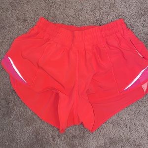 Hot pink lululemon hotty hot shorts size 4! 2.5”